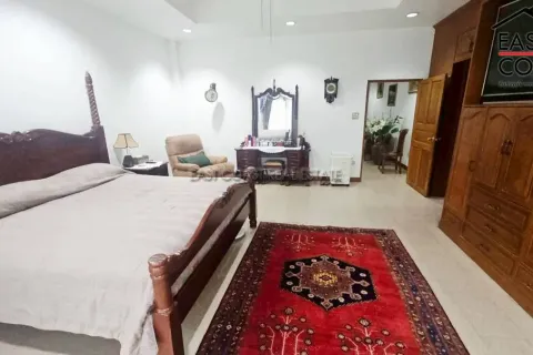 Casa de 5 dormitorios en Pattaya, Tailandia № 212553 - foto 14