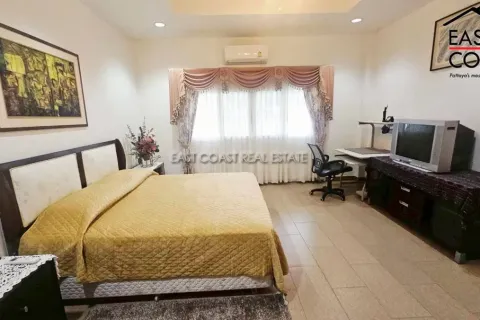 Casa de 5 dormitorios en Pattaya, Tailandia № 212553 - foto 22