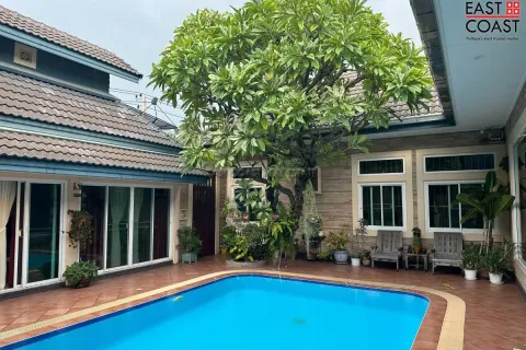 Casa de 3 dormitorios en Jomtien Beach, Pattaya, Tailandia № 212555 - foto 11