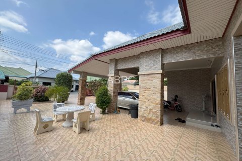 Casa de 3 dormitorios en Pattaya, Tailandia № 211881 - foto 8