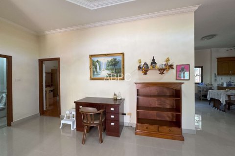 Casa de 3 dormitorios en Pattaya, Tailandia № 211881 - foto 4