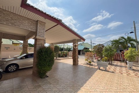 Casa de 3 dormitorios en Pattaya, Tailandia № 211881 - foto 9