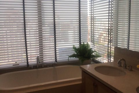 Кондоминиум с 2 спальнями в Клонг Тоэй, Бангкок, Таиланд № 172112 - фото 8