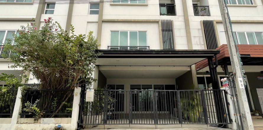 Townhouse à Phra Khanong, Bangkok, Thaïlande 3 chambres № 169310