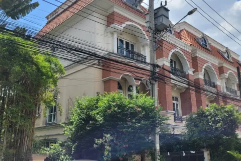 Townhouse à Bang Kapi, Bangkok, Thaïlande 3 chambres № 169316