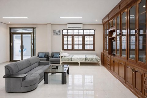 House in Khlong San, Bangkok, Thailand 3 bedrooms № 169311 - photo 9
