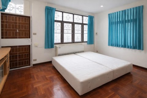 House in Khlong San, Bangkok, Thailand 3 bedrooms № 169311 - photo 2