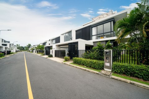 Villa in Phuket, Thailand 5 bedrooms № 151651 - photo 5