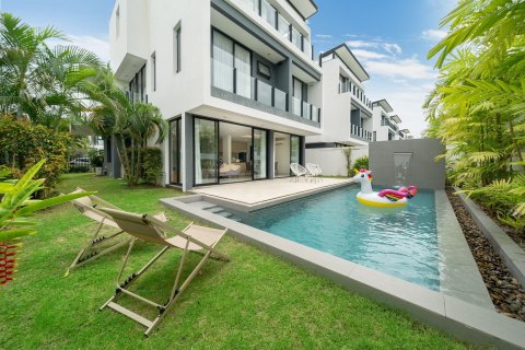 Villa in Phuket, Thailand 5 bedrooms № 151651 - photo 1