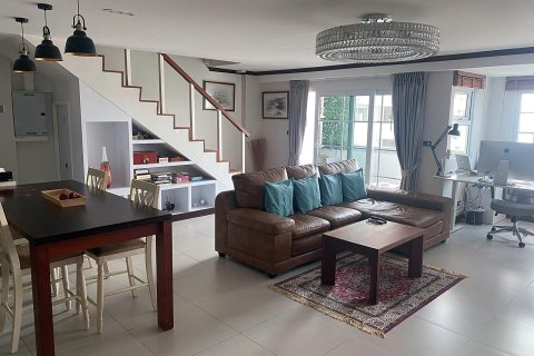 Кондоминиум с 3 спальнями в Суан Луанге, Бангкок, Таиланд № 151653 - фото 1