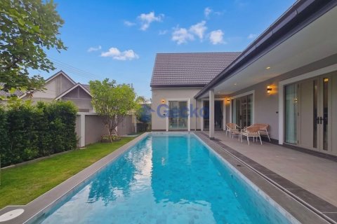 House in Pattaya, Thailand 3 bedrooms № 195812 - photo 2