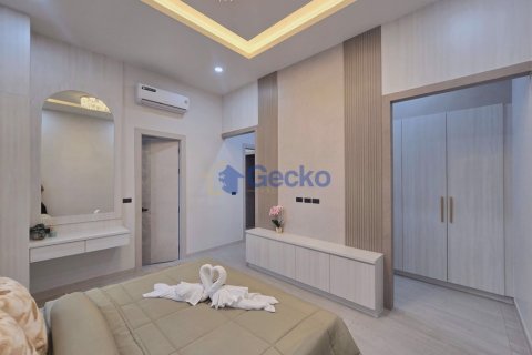House in Pattaya, Thailand 3 bedrooms № 195812 - photo 14