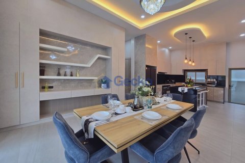 House in Pattaya, Thailand 3 bedrooms № 195812 - photo 10