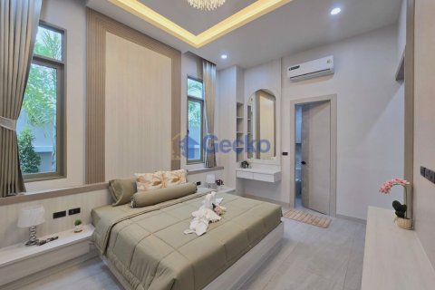 House in Pattaya, Thailand 3 bedrooms № 195812 - photo 15