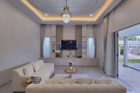 House in Pattaya, Thailand 3 bedrooms № 195812 - photo 5