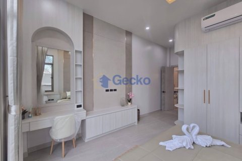 House in Pattaya, Thailand 3 bedrooms № 195812 - photo 28