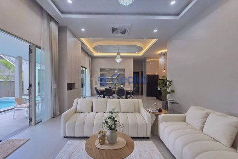 House in Pattaya, Thailand 3 bedrooms № 195812 - photo 3