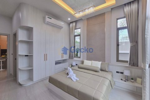 House in Pattaya, Thailand 3 bedrooms № 195812 - photo 13