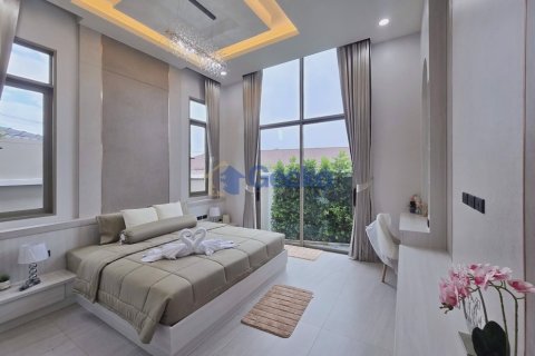 House in Pattaya, Thailand 3 bedrooms № 195812 - photo 12