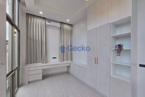 House in Pattaya, Thailand 3 bedrooms № 195812 - photo 20