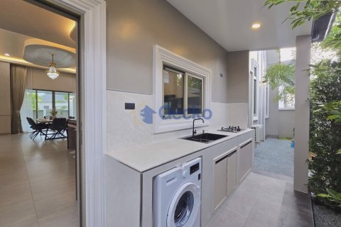 House in Pattaya, Thailand 3 bedrooms № 195812 - photo 11