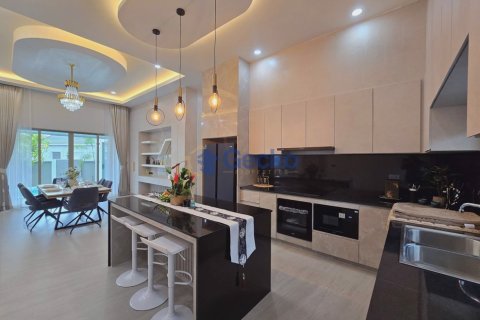 House in Pattaya, Thailand 3 bedrooms № 195812 - photo 8