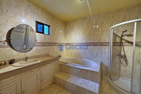 House in Pattaya, Thailand 3 bedrooms № 195810 - photo 15