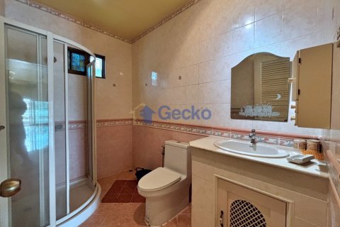 House in Pattaya, Thailand 3 bedrooms № 195810 - photo 16