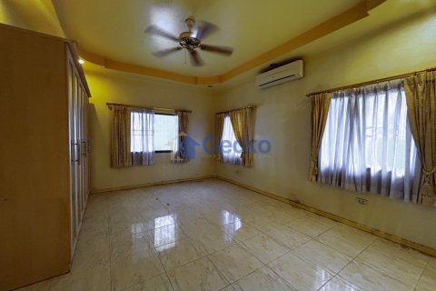 House in Pattaya, Thailand 3 bedrooms № 195810 - photo 11