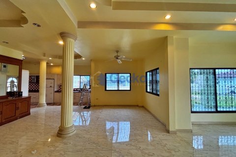 House in Pattaya, Thailand 3 bedrooms № 195810 - photo 5