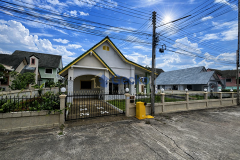 House in Pattaya, Thailand 3 bedrooms № 195810 - photo 2