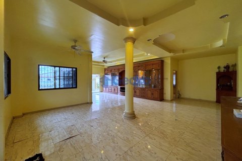House in Pattaya, Thailand 3 bedrooms № 195810 - photo 6
