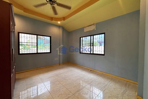 House in Pattaya, Thailand 3 bedrooms № 195810 - photo 9