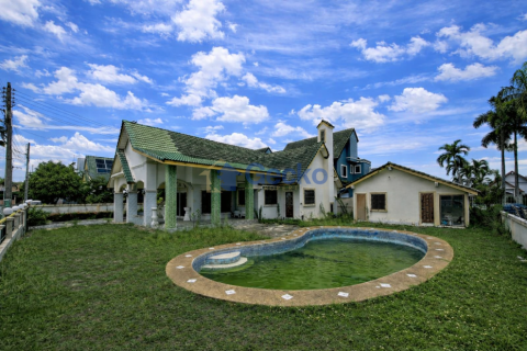 House in Pattaya, Thailand 3 bedrooms № 195810