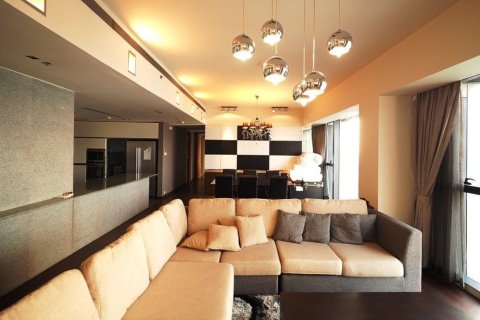 Condo in Bangkok, Thailand, 3 bedrooms № 157486 - photo 18