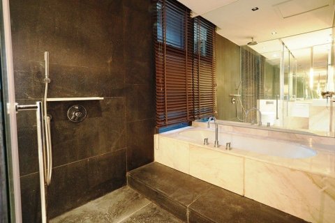 Condo in Bangkok, Thailand, 3 bedrooms № 157486 - photo 14