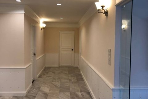 Condo in Bangkok, Thailand, 3 bedrooms  № 157485 - photo 11