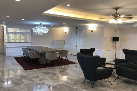 Condo in Bangkok, Thailand, 3 bedrooms  № 157485 - photo 5