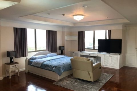 Condo in Bangkok, Thailand, 3 bedrooms  № 157485 - photo 9