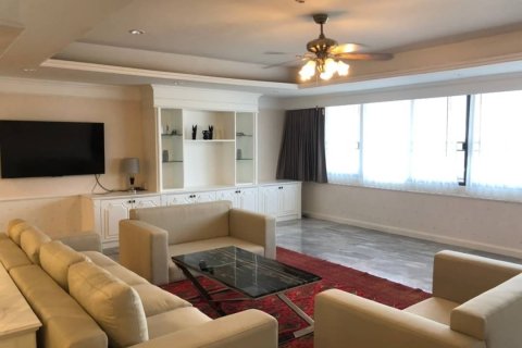 Condo in Bangkok, Thailand, 3 bedrooms  № 157485 - photo 16