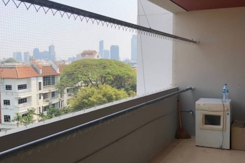 Condo in Bangkok, Thailand, 3 bedrooms  № 157485 - photo 2