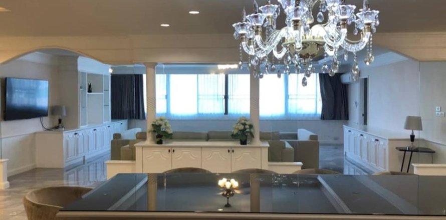 Condo in Bangkok, Thailand, 3 bedrooms  № 157485