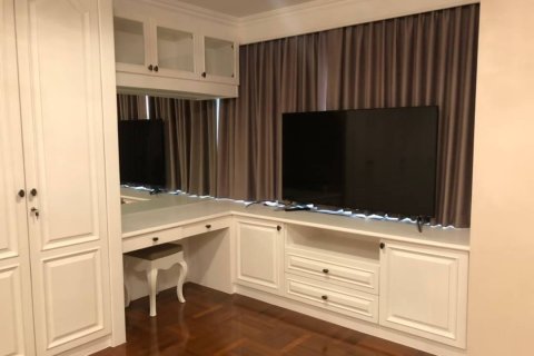 Condo in Bangkok, Thailand, 3 bedrooms  № 157485 - photo 6