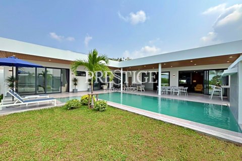House in Pattaya, Thailand 3 bedrooms № 198180