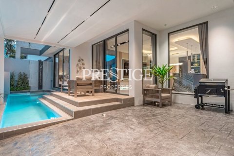 House in Pattaya, Thailand 4 bedrooms № 198185