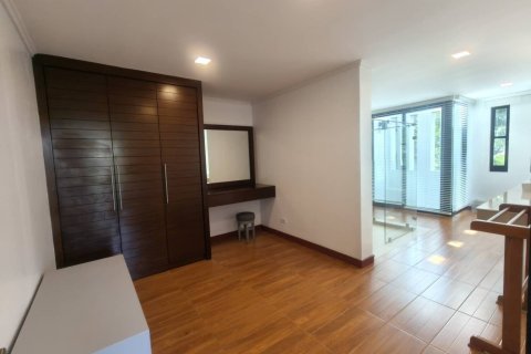 House in Pak Chong, Thailand 5 bedrooms № 154782 - photo 8