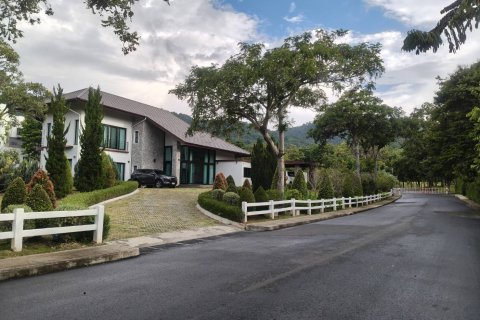 House in Pak Chong, Thailand 5 bedrooms № 154782 - photo 1