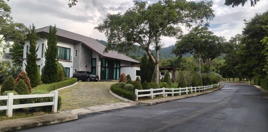 House in Pak Chong, Thailand 5 bedrooms № 154782