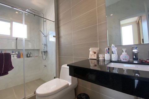 House in Chiang Mai, Thailand 3 bedrooms № 149643 - photo 28