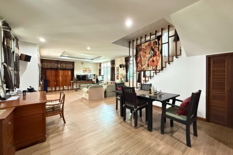 House in Chiang Mai, Thailand 4 bedrooms № 149645 - photo 12